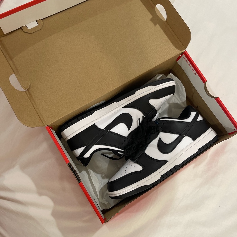 Authentic Nike  Panda Dunks M Size 7